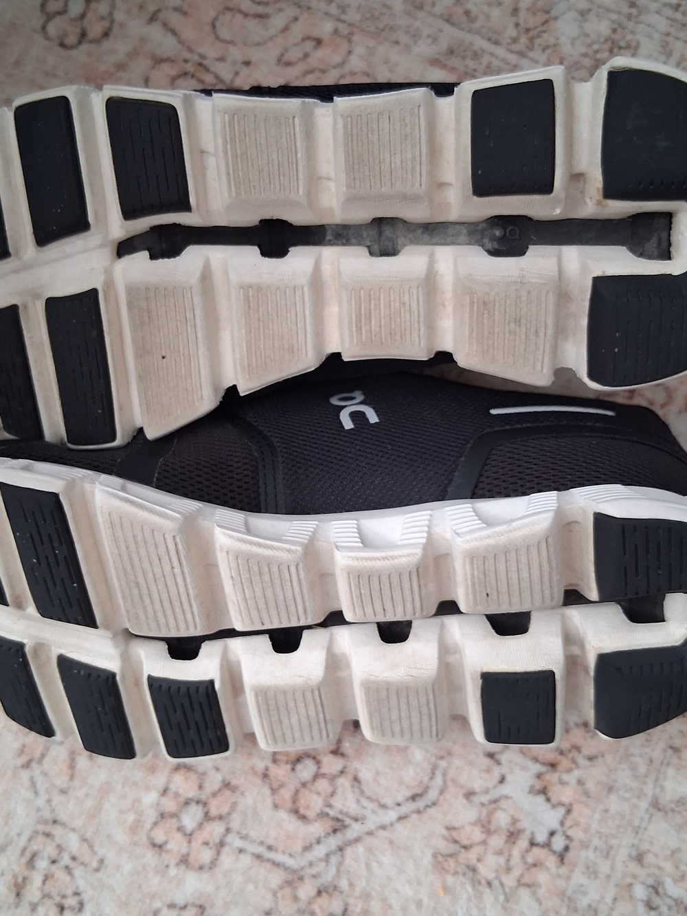 On Cloud 6 Black Athletic Shoe with White Sole  Womens Sz 8 - Picture 6 of 12